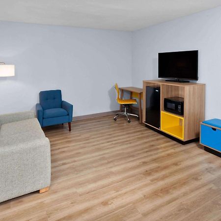 Days Inn & Suites By Wyndham Siler City Екстериор снимка