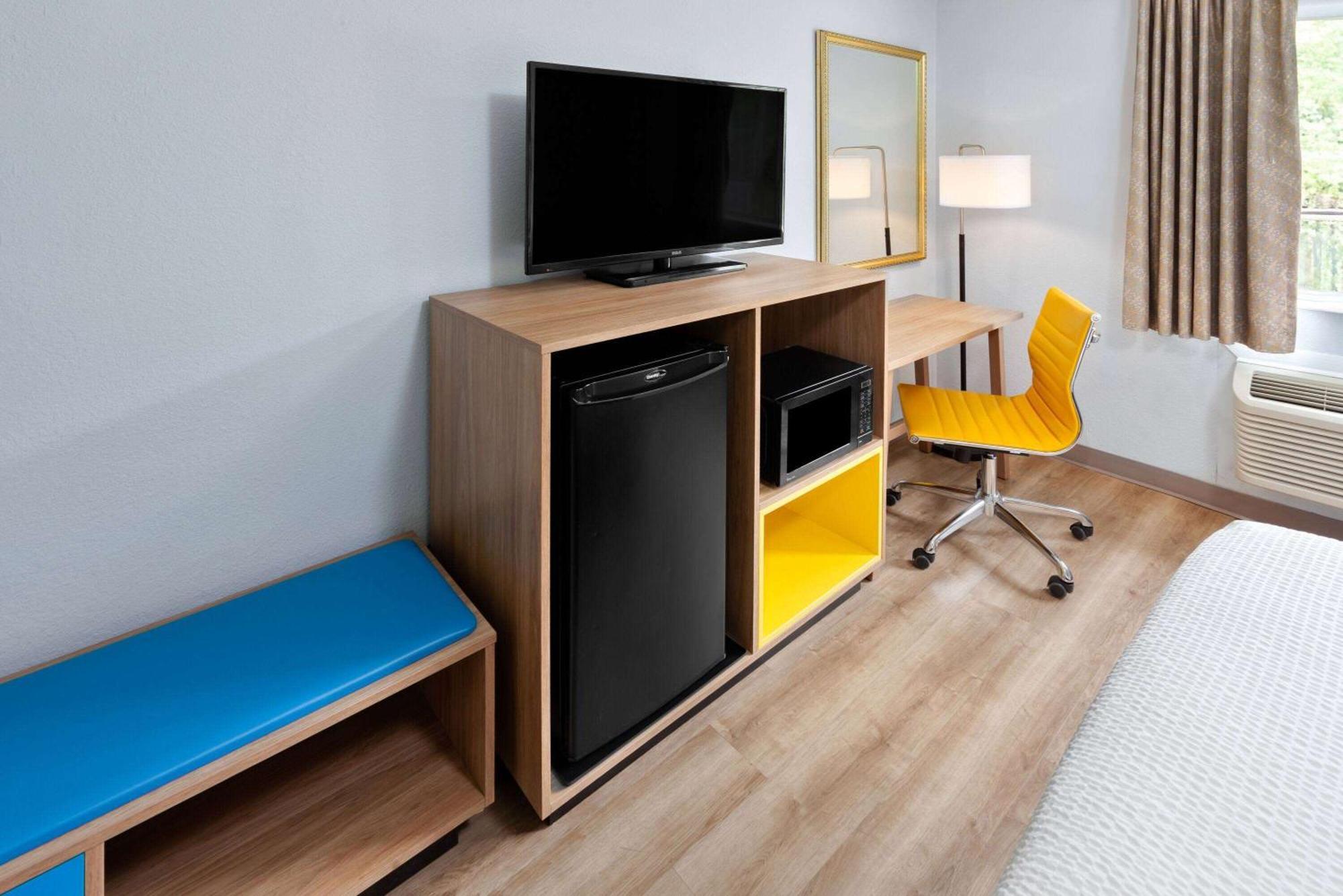 Days Inn & Suites By Wyndham Siler City Екстериор снимка