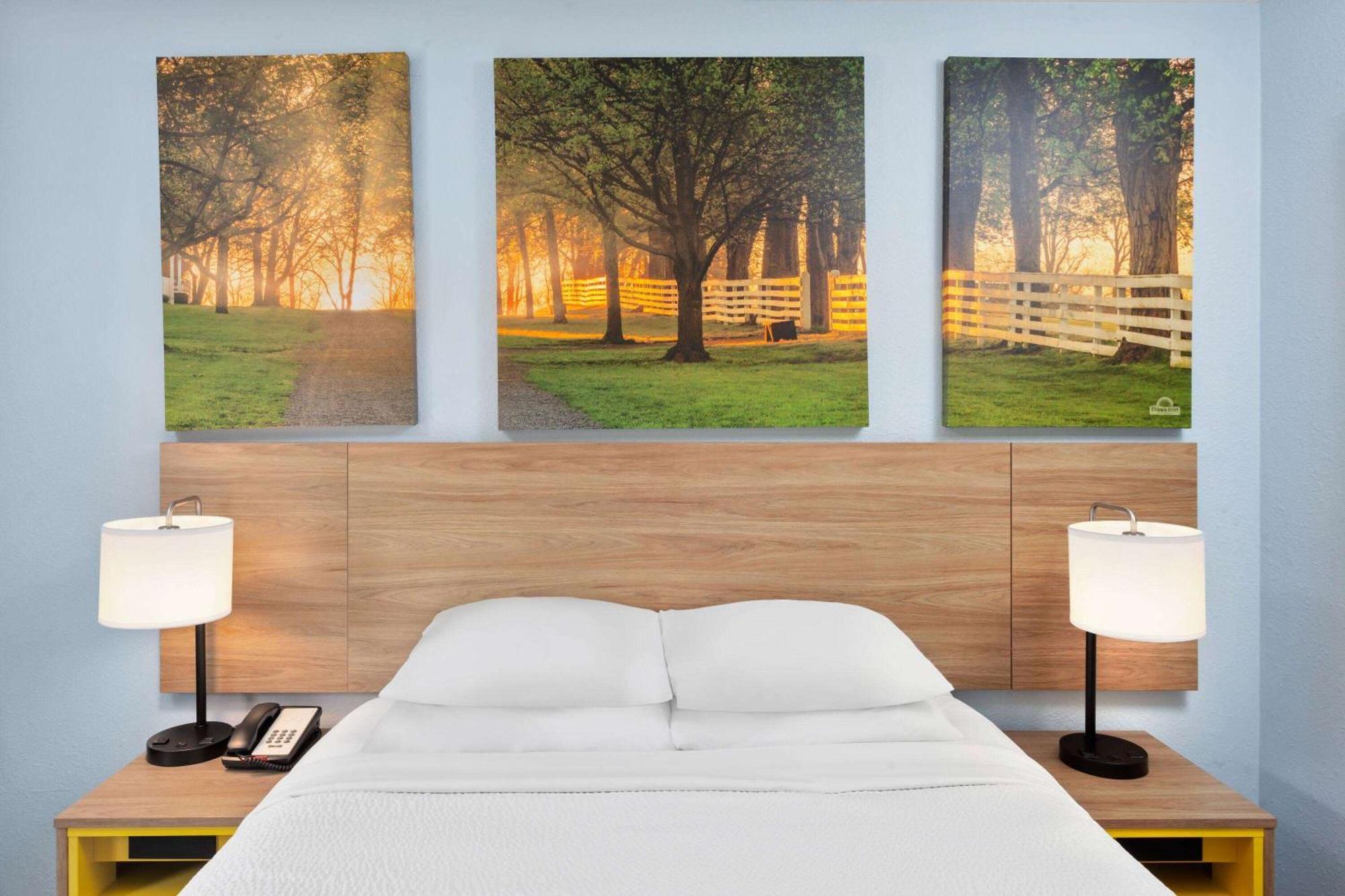 Days Inn & Suites By Wyndham Siler City Екстериор снимка