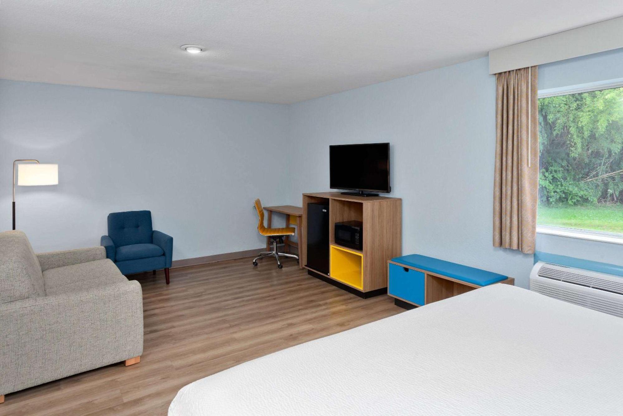 Days Inn & Suites By Wyndham Siler City Екстериор снимка