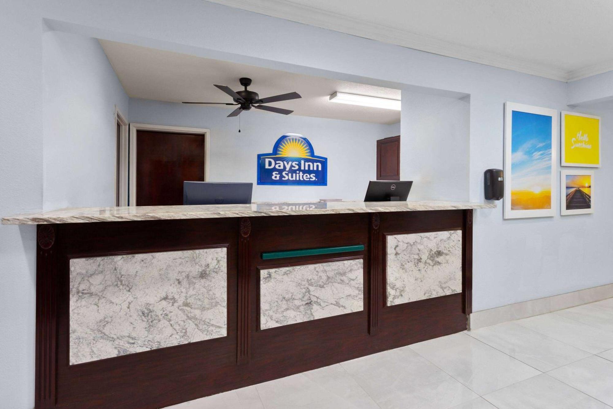 Days Inn & Suites By Wyndham Siler City Екстериор снимка