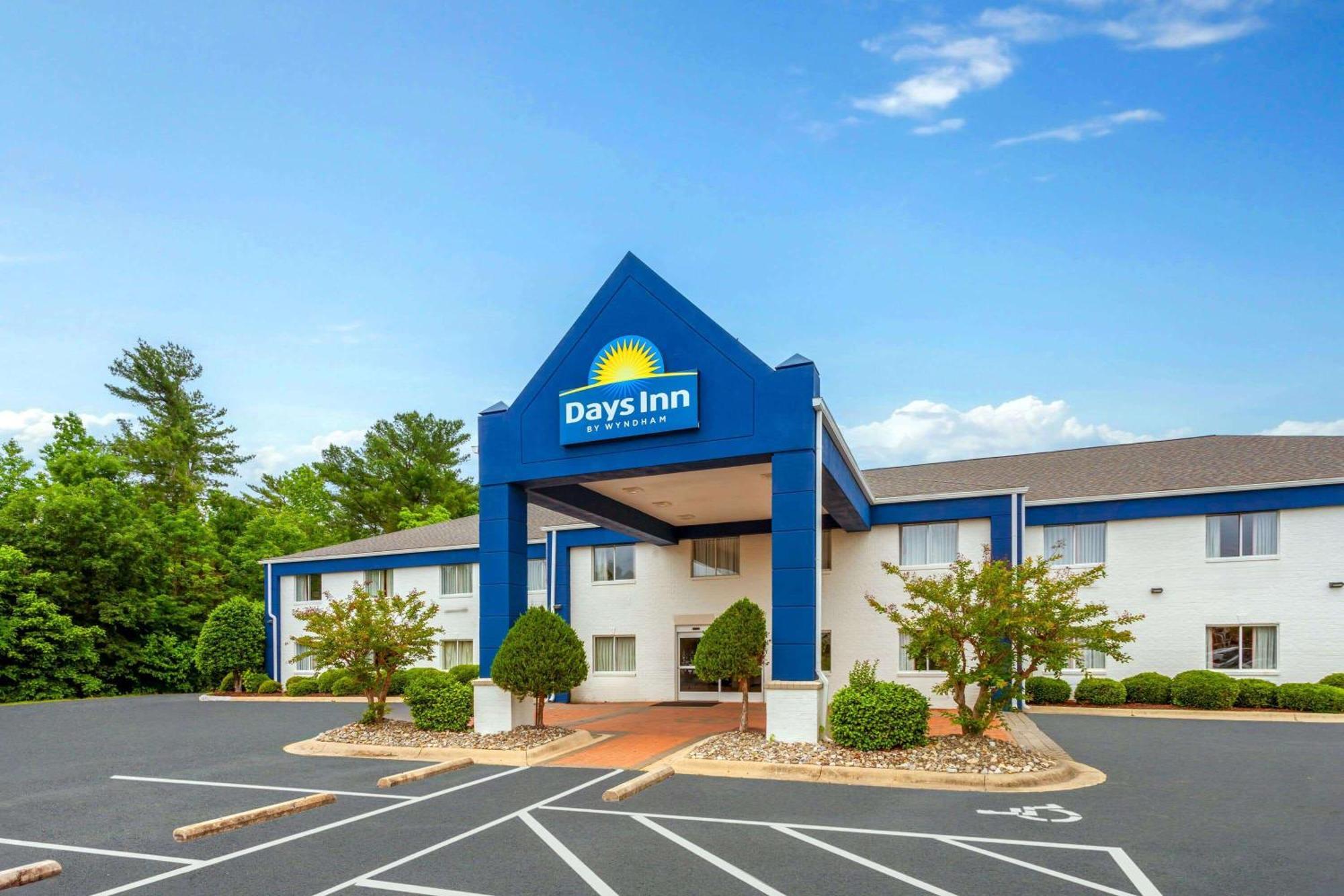 Days Inn & Suites By Wyndham Siler City Екстериор снимка